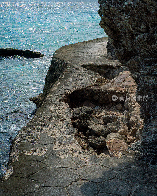 Isla Mujeres上蓬塔苏尔附近的断脚